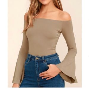 Over the shoulder bell sleeve Lulu’s top